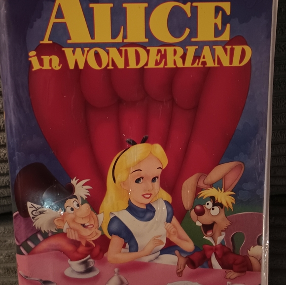 Original unopened Alice and Wonderland Disney VHS movie - Picture 3 of 3